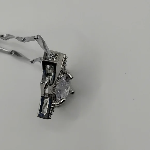 Elegant Silver Star Pendant Necklace - Picture 7 of 7